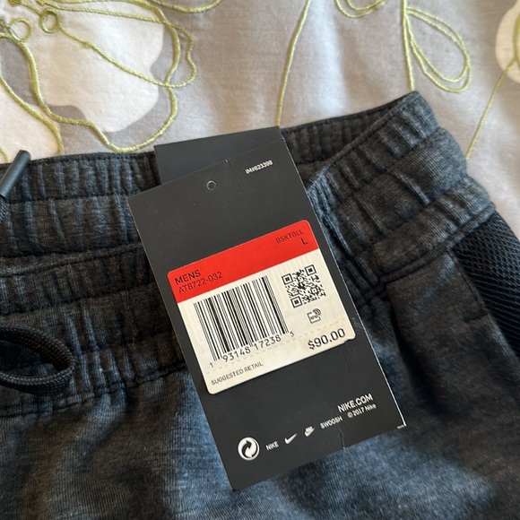 Nike men’s LA Laker Joggers - Picture 7 of 7